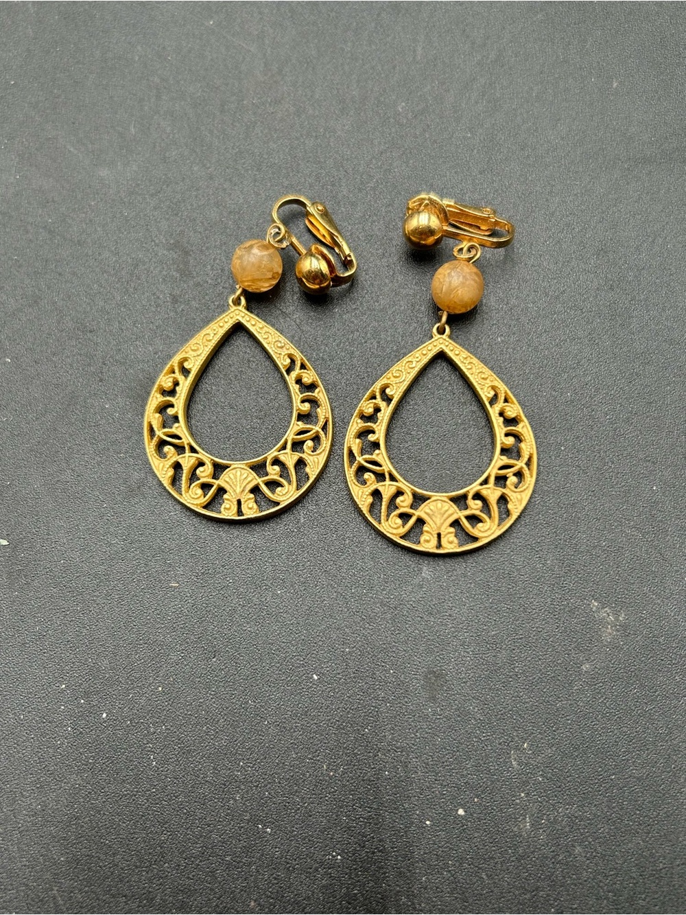 Vintage decorative earrings gold tone